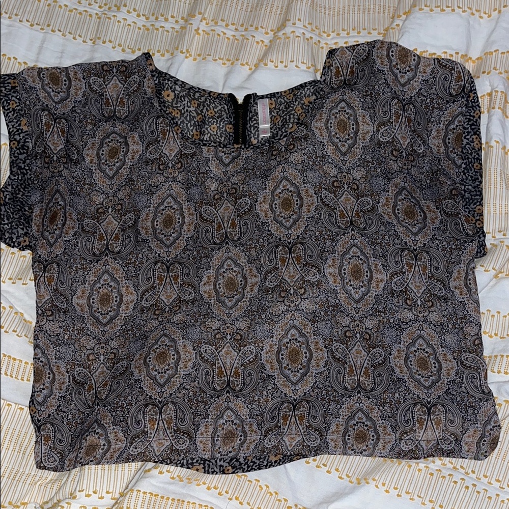 Xhilaration Paisley Print Short Sleeve Top in Black and Brown